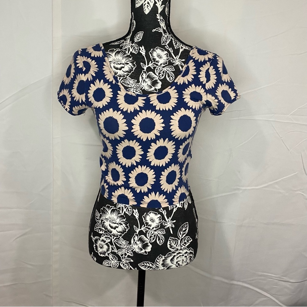 Forever 21 Navy floral crop top​​